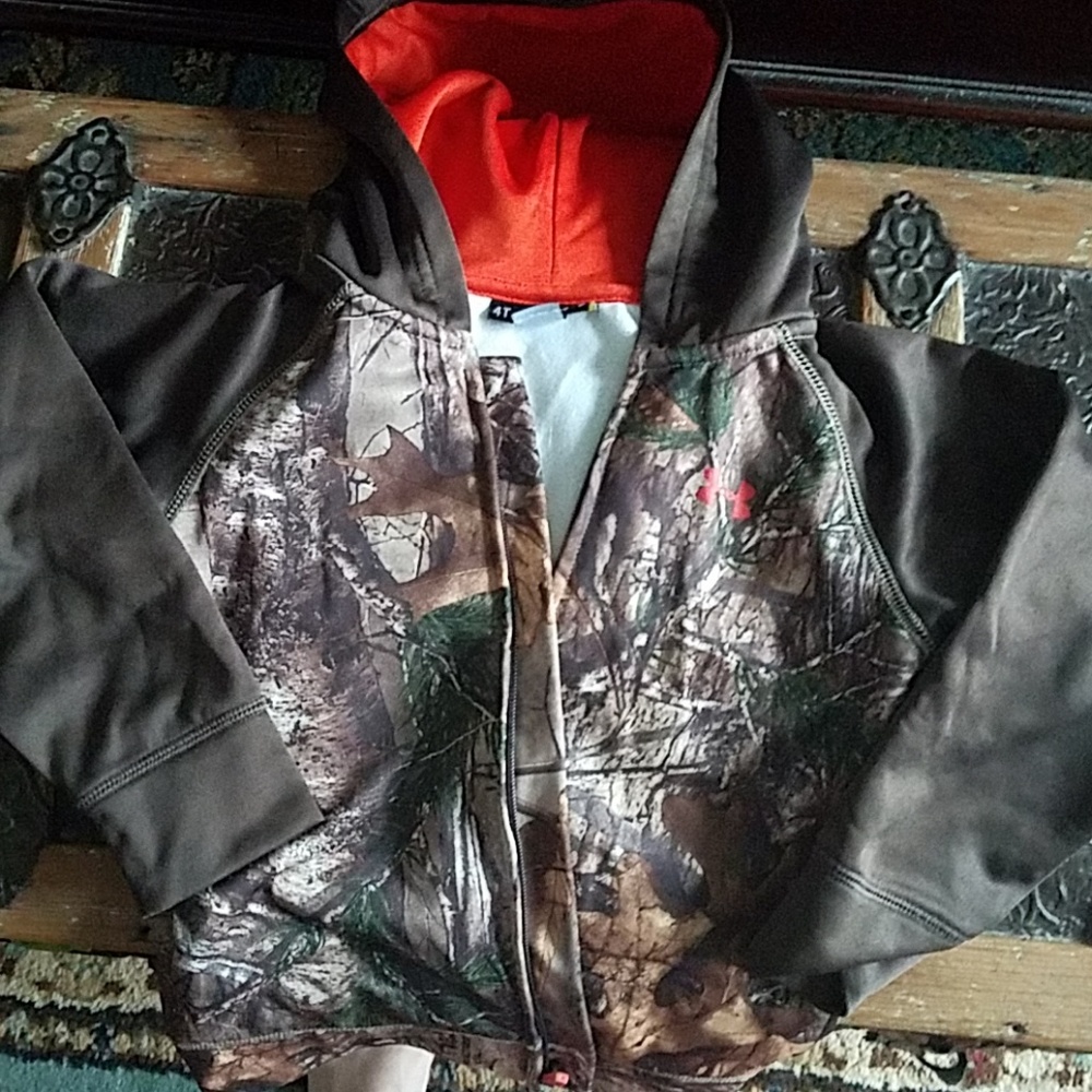 Boys under Armour hoodie